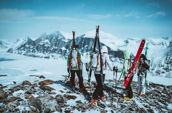Des athlètes de l'équipe North Face en expédition vêtus d'équipements Summit Series.