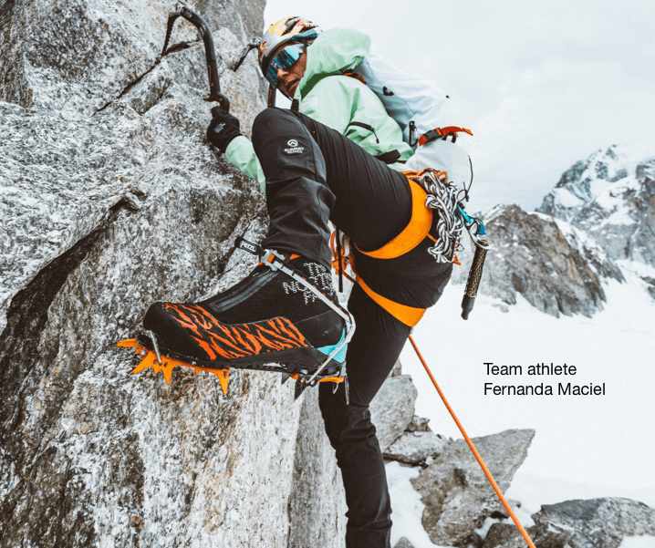 Des athlètes de l'équipe North Face en expédition vêtus d'équipements Summit Series.